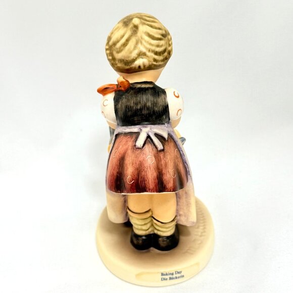Goebel Hummel #330 - Baking Day - TMK6 - West Germany - Picture 5 of 10